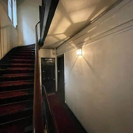 Atypique, Centre De Parigi